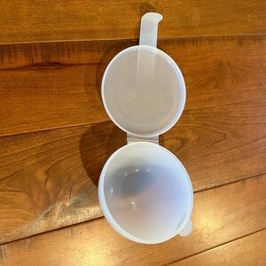 TUPPERWARE ONION/TOMATO/GRAPEFRUIT PLASTIC STORAGE HINGE LID W/HANGING HANDLE